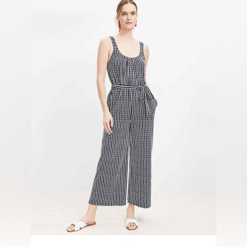 Sleeveless Black & White Printed Jumpsuit